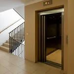 Days - Two-bedroom Family With Terrace And Garage In Vinohrady Apartmán