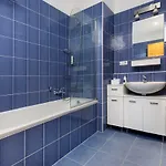 Days - Two-bedroom Family With Terrace And Garage In Vinohrady