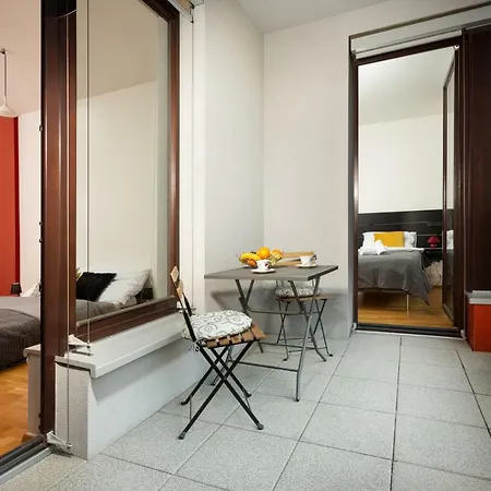 Days - Two-bedroom Family With Terrace And Garage In Vinohrady