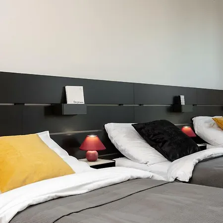 Days - Two-bedroom Family With Terrace And Garage In Vinohrady *