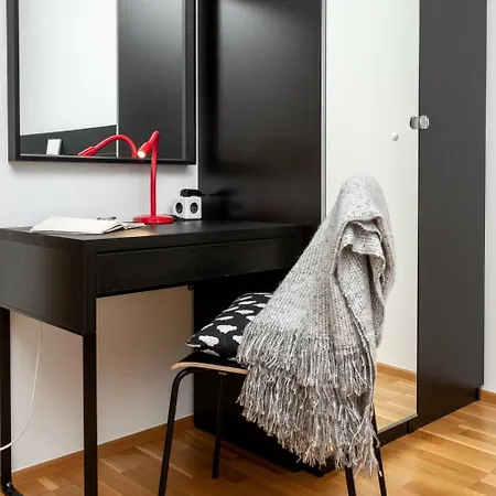 Days - Family 2bdr - Garage Parking - Balcony Apartment Prague