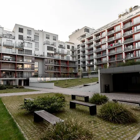 Days - Two-bedroom Family With Terrace And Garage In Vinohrady