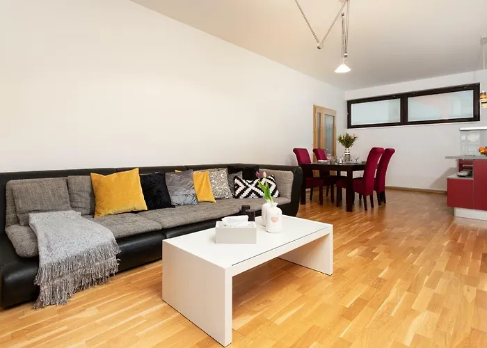 Days - Two-bedroom Family With Terrace And Garage In Vinohrady Lägenhet Prag