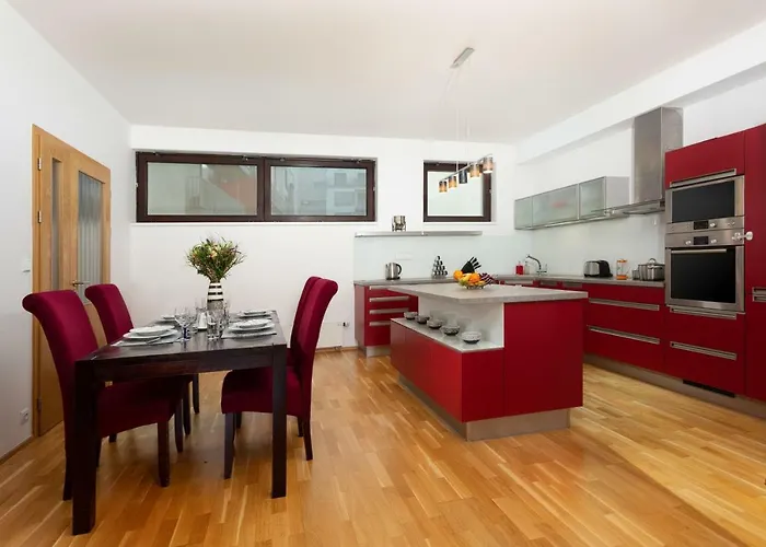 Days - Two-bedroom Family With Terrace And Garage In Vinohrady