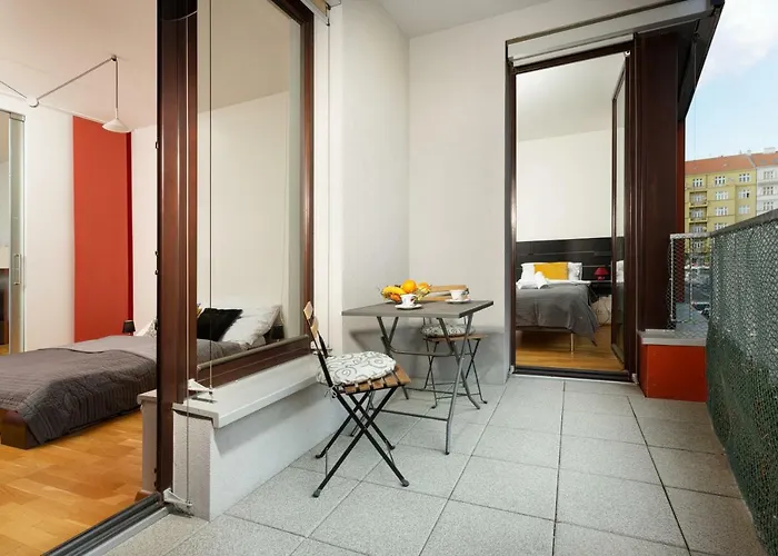 Days - Two-bedroom Family With Terrace And Garage In Vinohrady